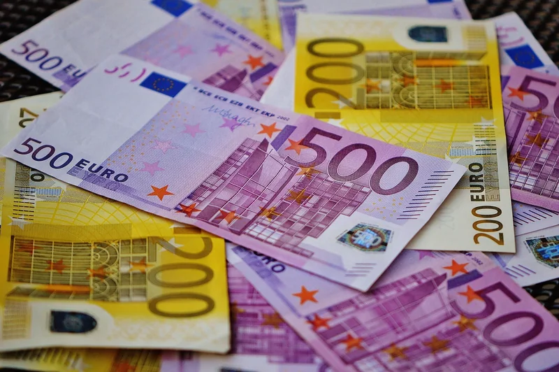 Combien toucher avec un salaire de 800 € par mois ?