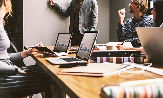 Apprenez à créer un logo authentique en 2025 : conseils et exemples